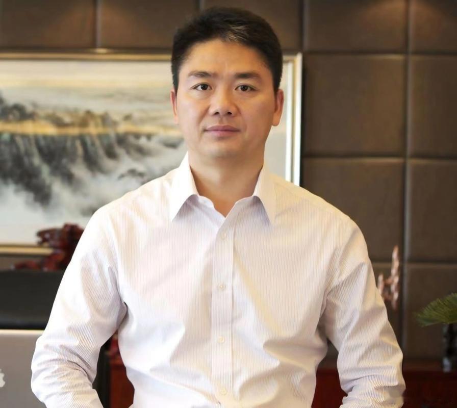 刘强东老家喊话村民骑三轮领年货刘强东老家村委会喊话村民看村晚  刘强东对家乡情深