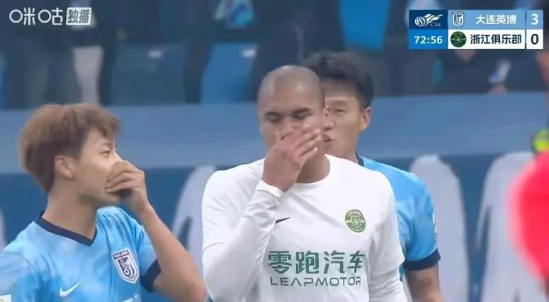 哈哈哈，骂人要捂嘴[哈欠][哈欠][哈欠]