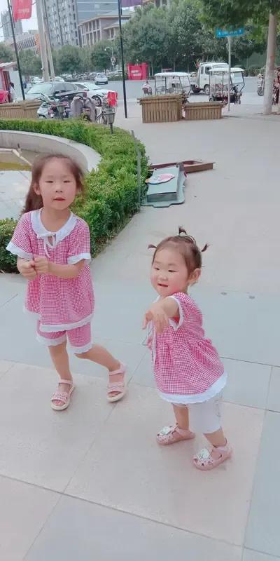 婆婆给大儿媳1万，让她搬出去住，大儿媳直接让婆婆滚
 
婆婆敲开门：“大儿媳妇，