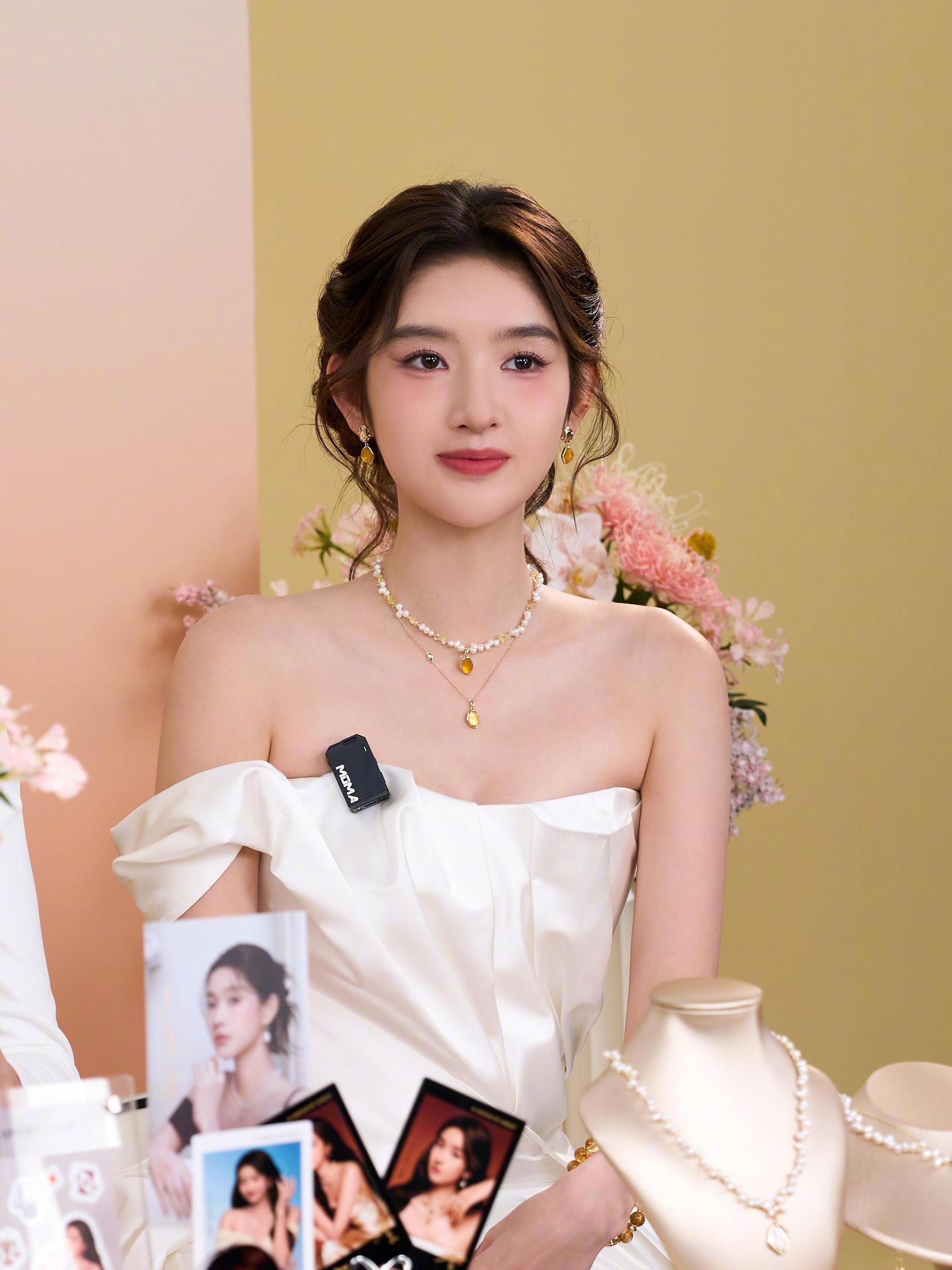 一键保存！王玉雯直播美图[送花花][送花花][送花花] ​​​