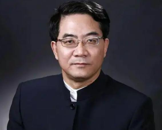 葛均波，全国心内科顶级专家，在手术台上突然停了下来,手抖得连导丝都捏不住。这是2