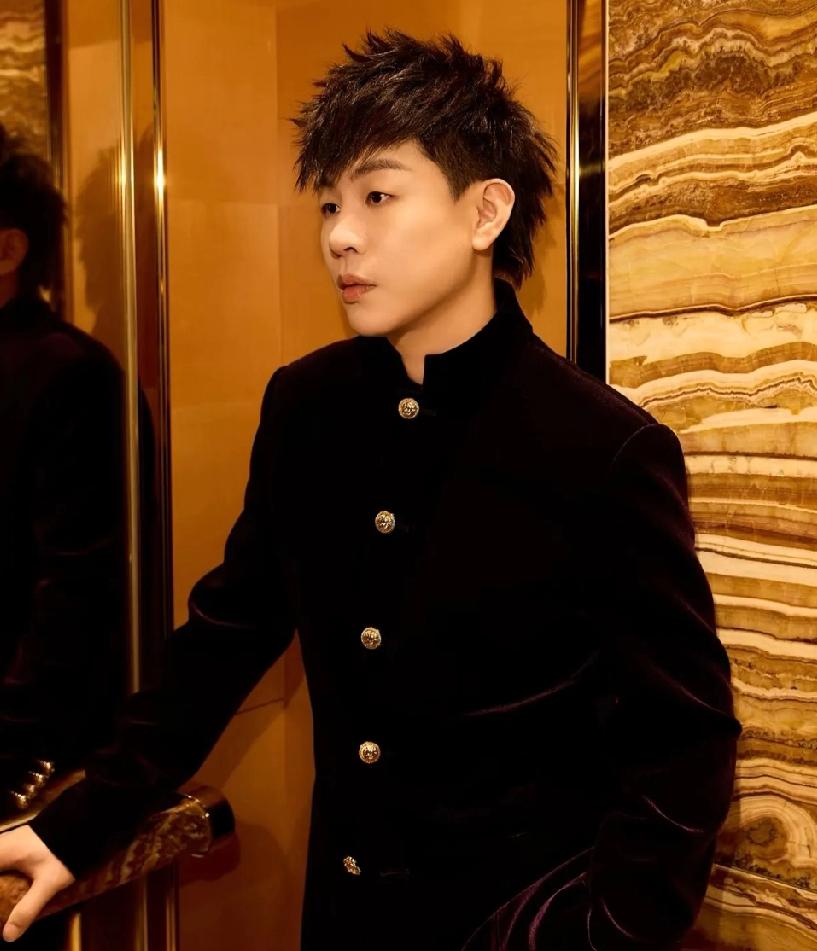 胡彦斌在《再见爱人5》中畅聊婚姻观：
不急于结婚，静待“对的人”

最近，
胡彦