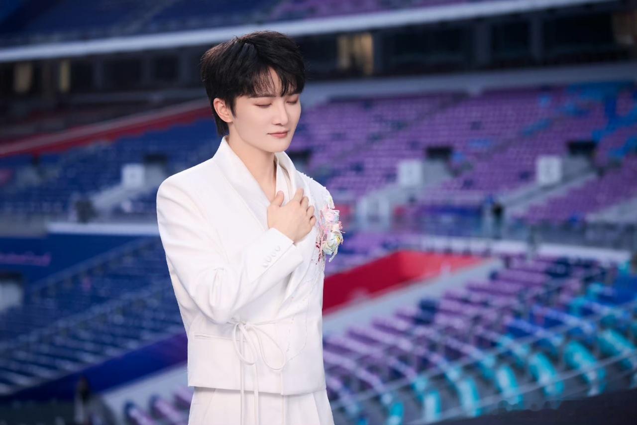 周深一开口就秒懂天海一心了 谁被周深唱到共情！《天海一心》从“一滴水”到“一片海