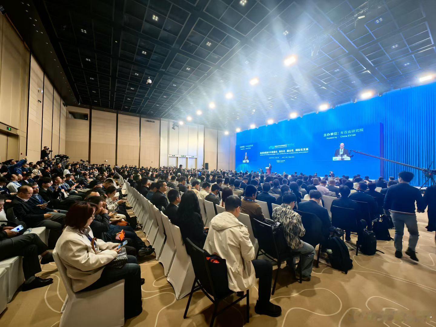 2026智能新能源汽车产业高层论坛，虽然不在钓鱼台了，但是行业内的人依然多高质量