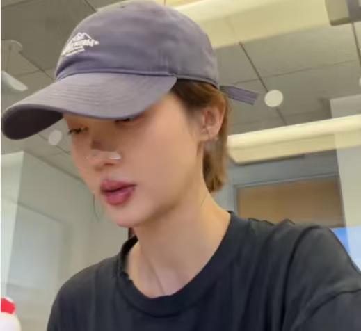金晨，真是无力又无奈！
金晨报了个语言学校上学，特意把拍戏节奏放慢，回国只待四天