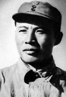 1937年，吕正操麾下一个营被日军包围，他正要率部营救，谁知军长却发来电报：“这