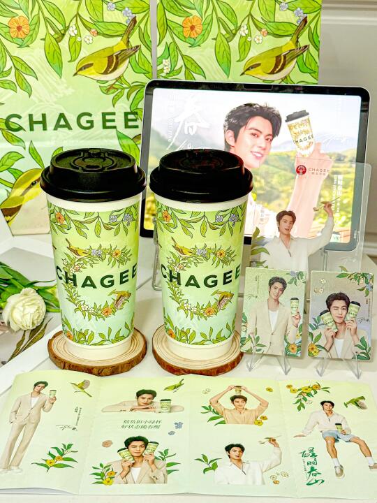 全套拿下！！霸王茶姬x王鹤棣周边帅晕了。。。