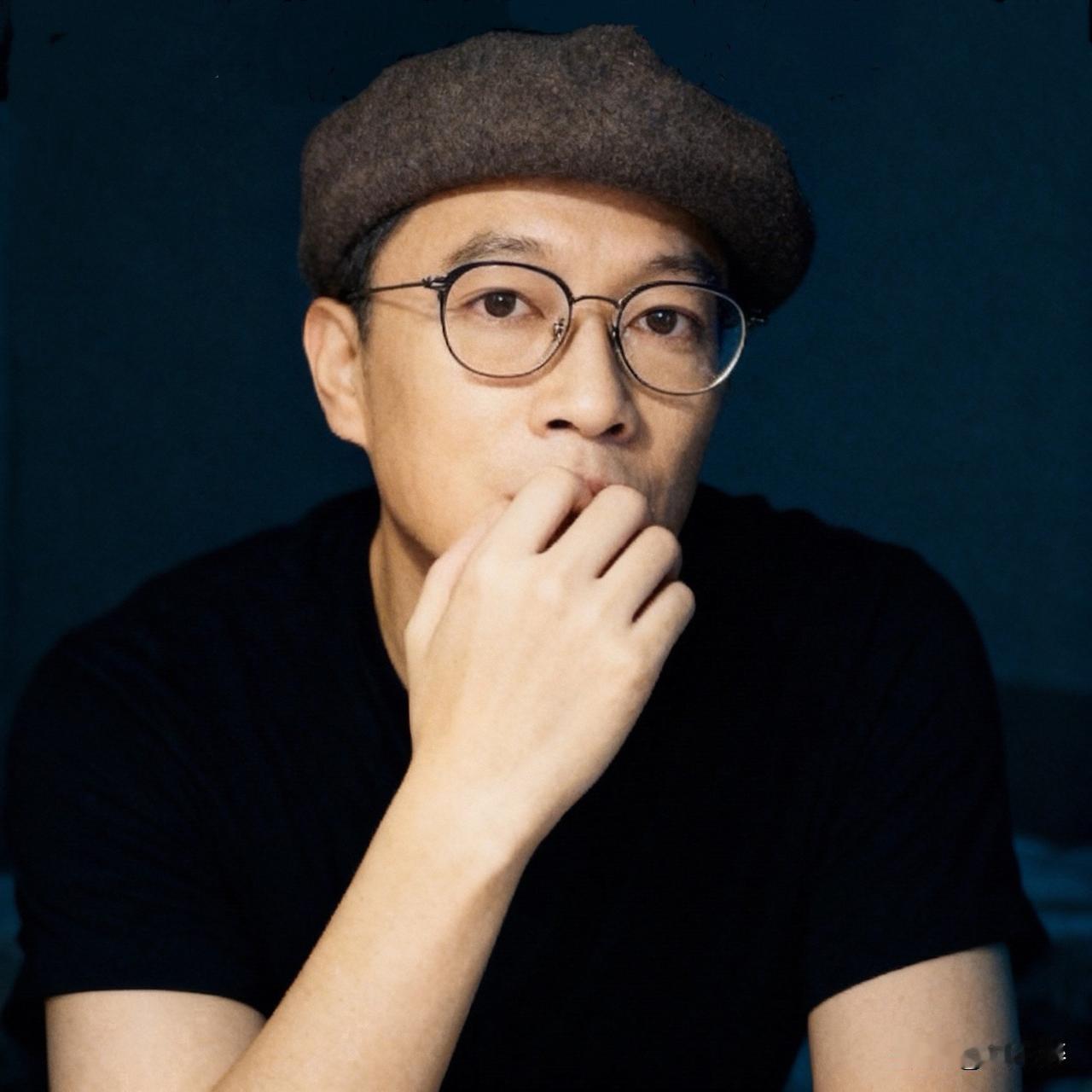 恭喜自己：减肥成功啦！
别人过年大多都油肥了，
我过年时坚守着管住自己的嘴！
按