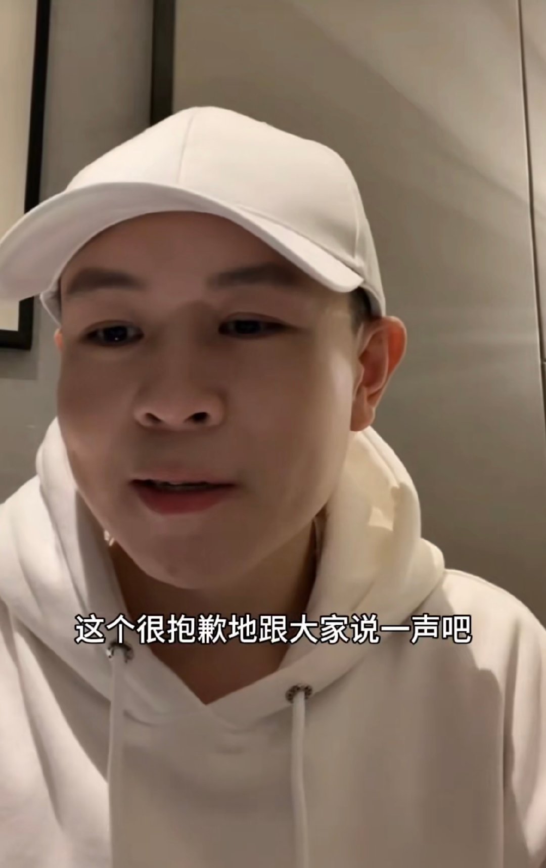 张子豪称被前老板打压退赛 张子豪在直播中疑似“含沙射影”，将退赛原因归咎于黄子韬