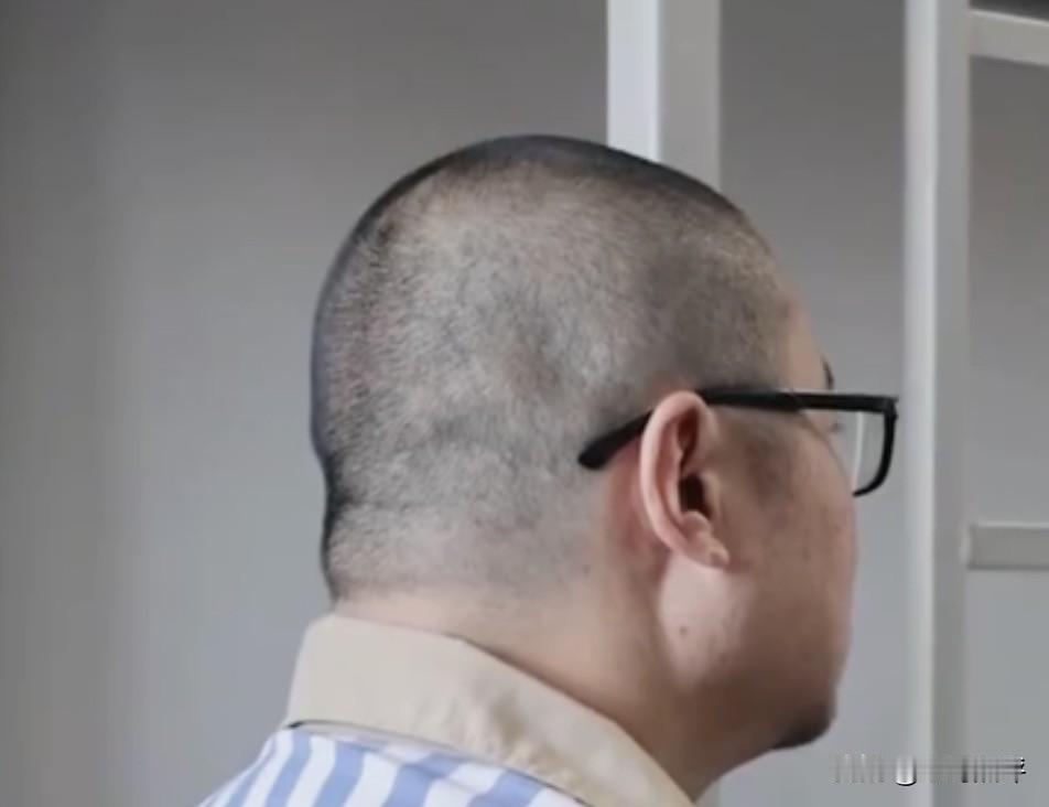 如果你高考考了697分，而你的父亲却因为犯罪入狱，你会不会恨你的父亲？我想如果是