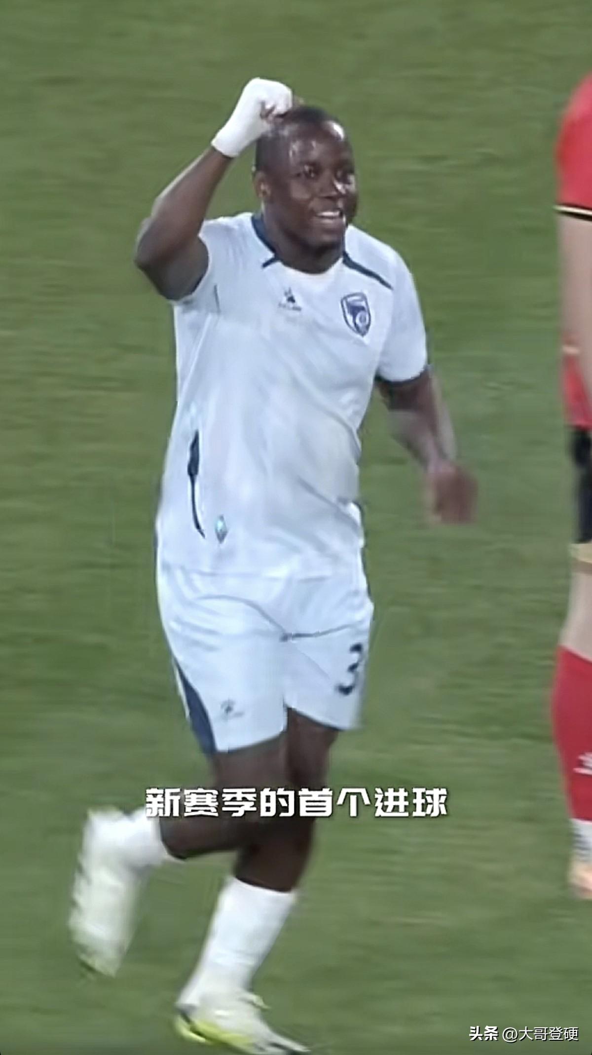 还得是大奎！穆谢奎泰山压顶头锤破门，率领大连鲲城取得赛季开门红[奋斗]

北京时