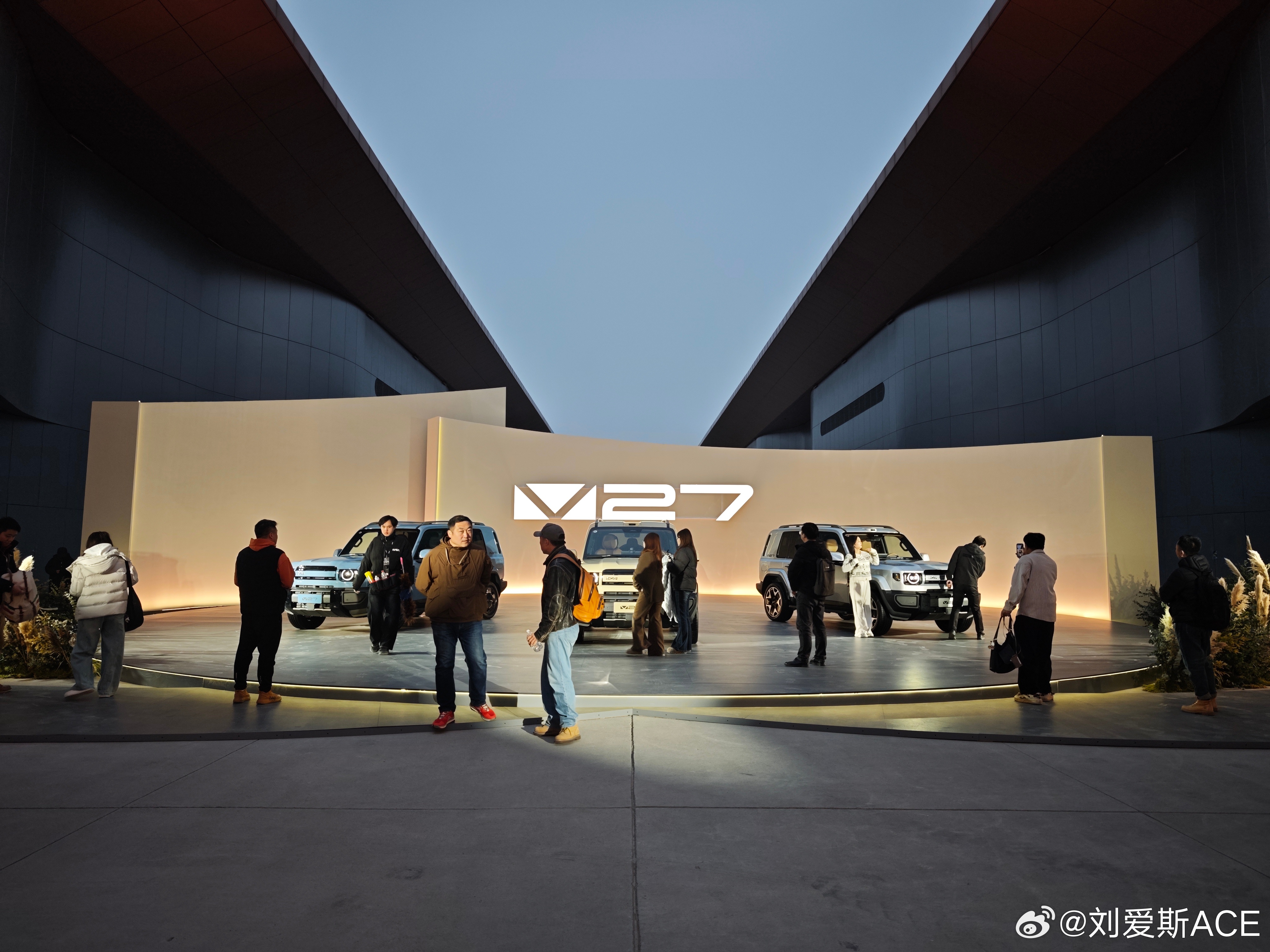 iCAR V27这么改才是对的 很帅新能源汽车icarv27v27全能硬派全家都