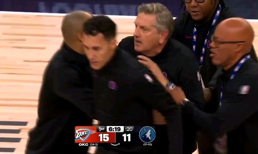 芬奇教练看来很生气，爱德华兹一个没吹，兰德尔一个也没吹，还有华子连续几次突破也没