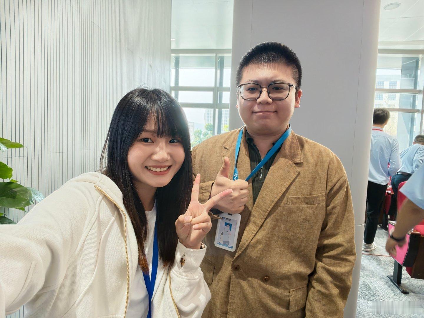 粉丝合影+1，他说我本人很高，让大家不要再黑我了，以后在福清，他罩着看来关注我的