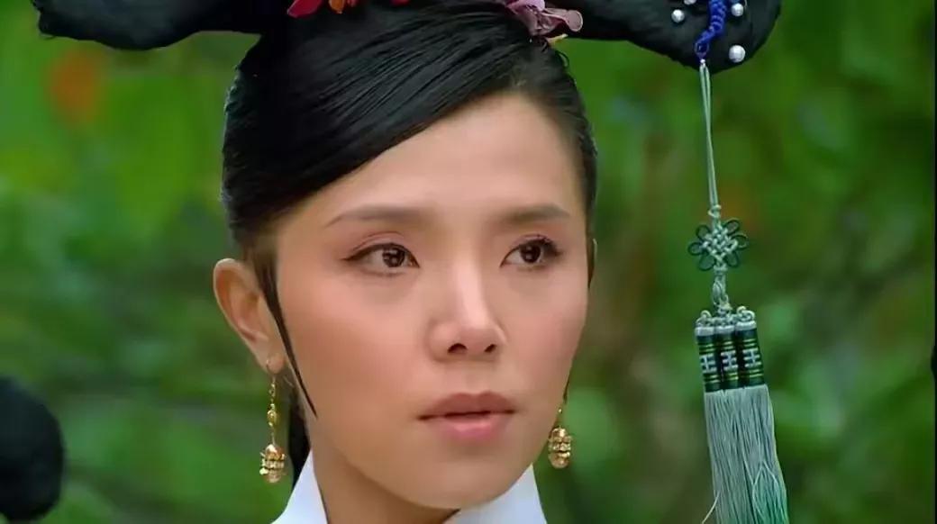 有人说鼻子决定女人是不是美女，只要鼻子长得好看，眼睛漂亮不漂亮无所谓。
可是看看