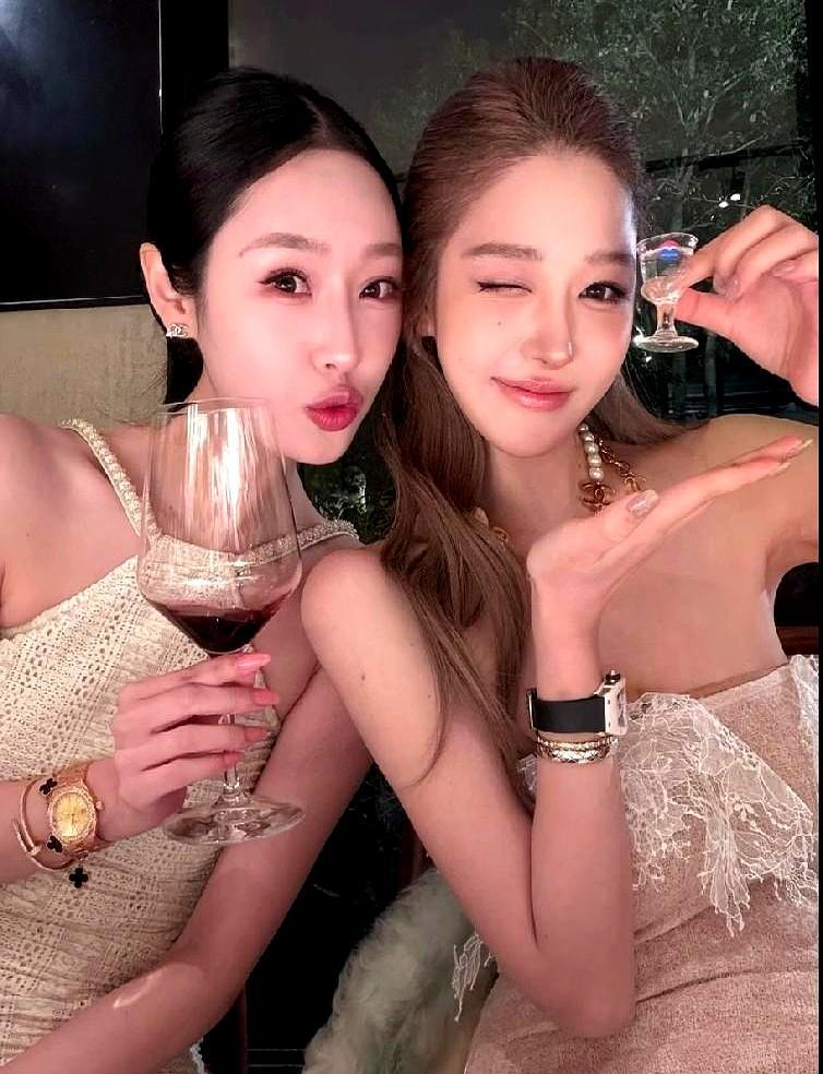 方丈直播间一句“确实离了”，全网都等着看巴扎嘿的笑话。
 
表面上都是兄弟，背地