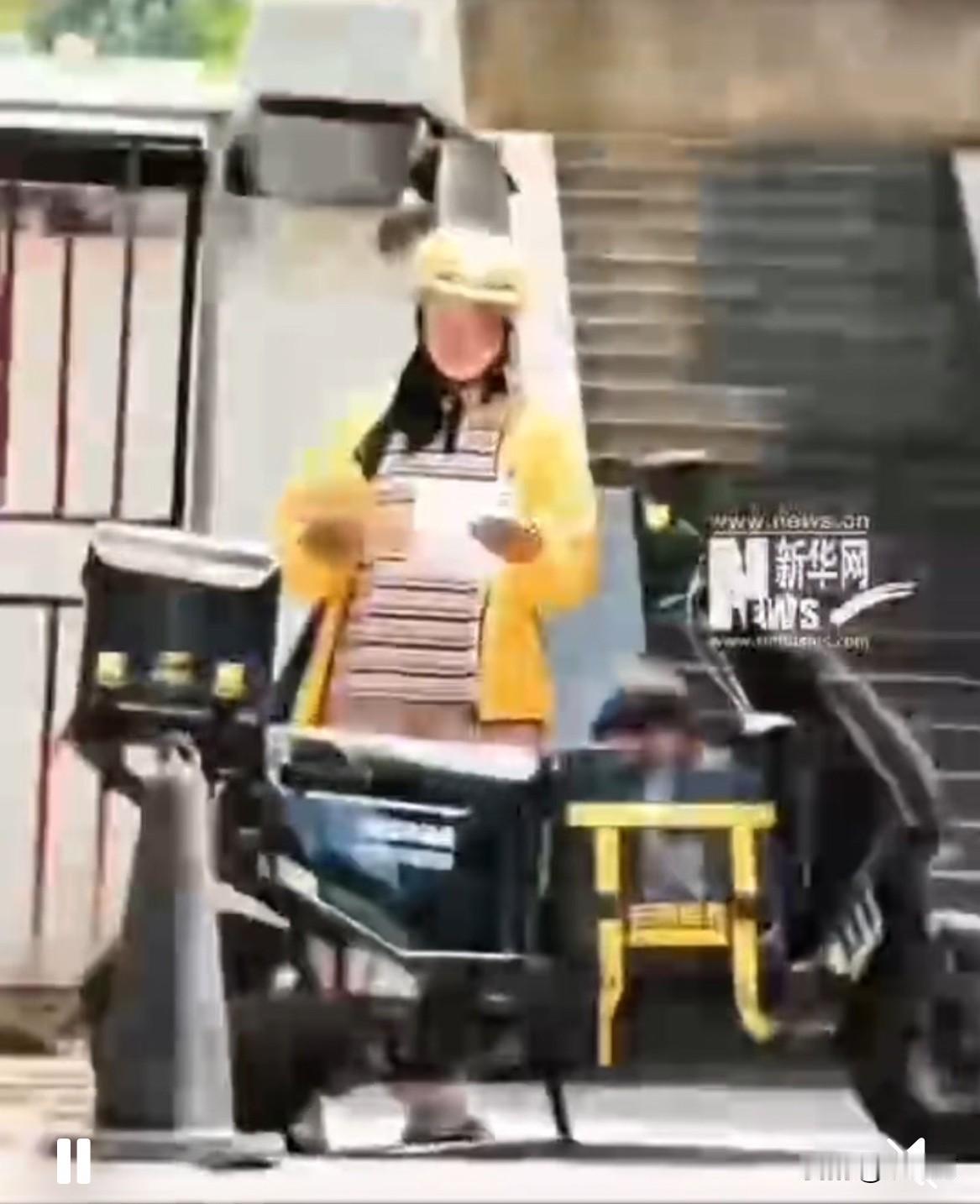 有没有发现
女孩子跑外卖和快递的越多了

为什么
因为外卖员门槛低
无需多高的文