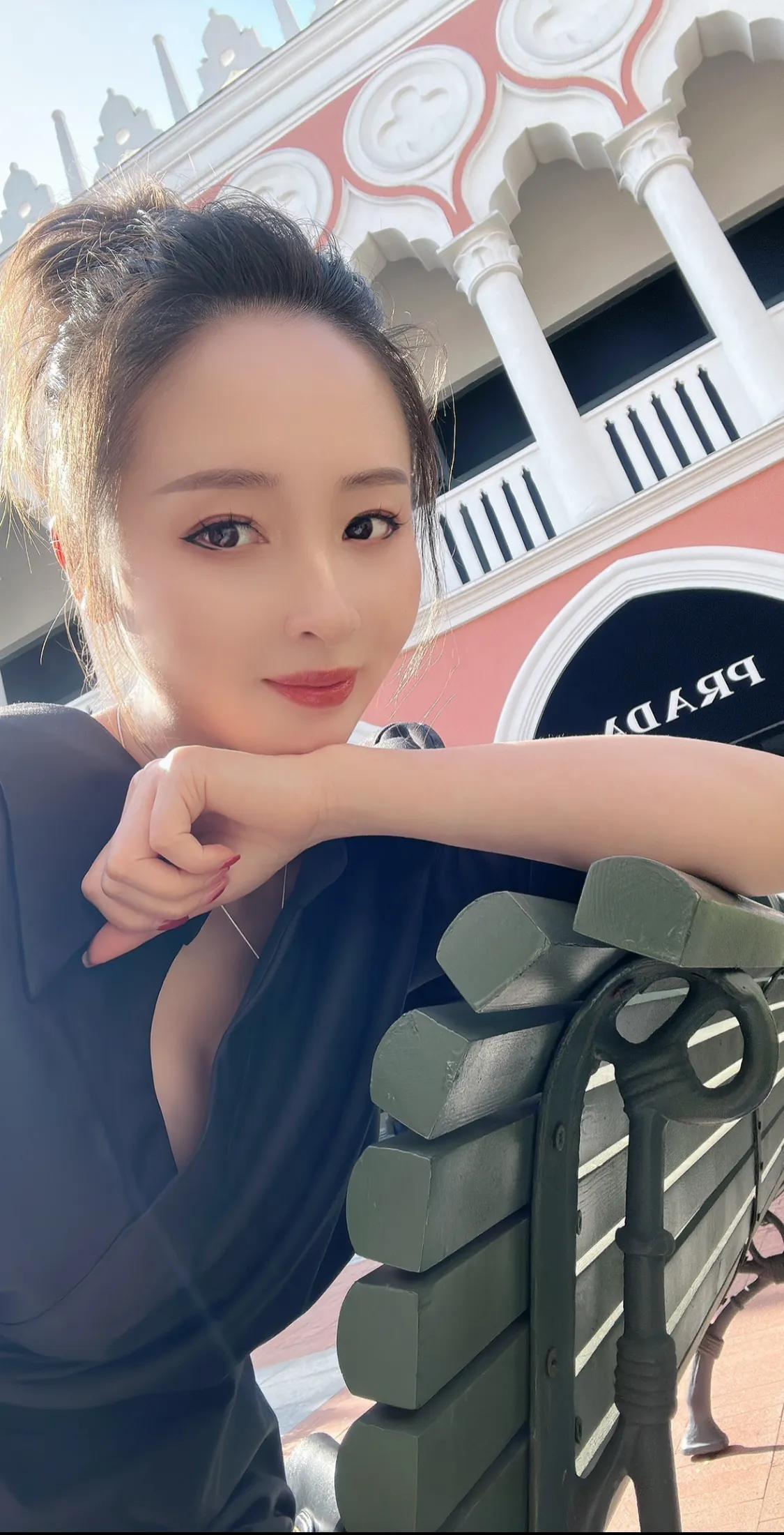 老祖宗留下的话一般不会错，你看看今年的大事小事就懂了。
兔儿年，两头春，带壳贵如