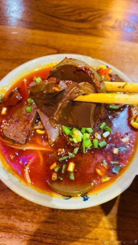 北京人的硬核早餐，老北京炸酱面，北京鸭血王。 北京美食