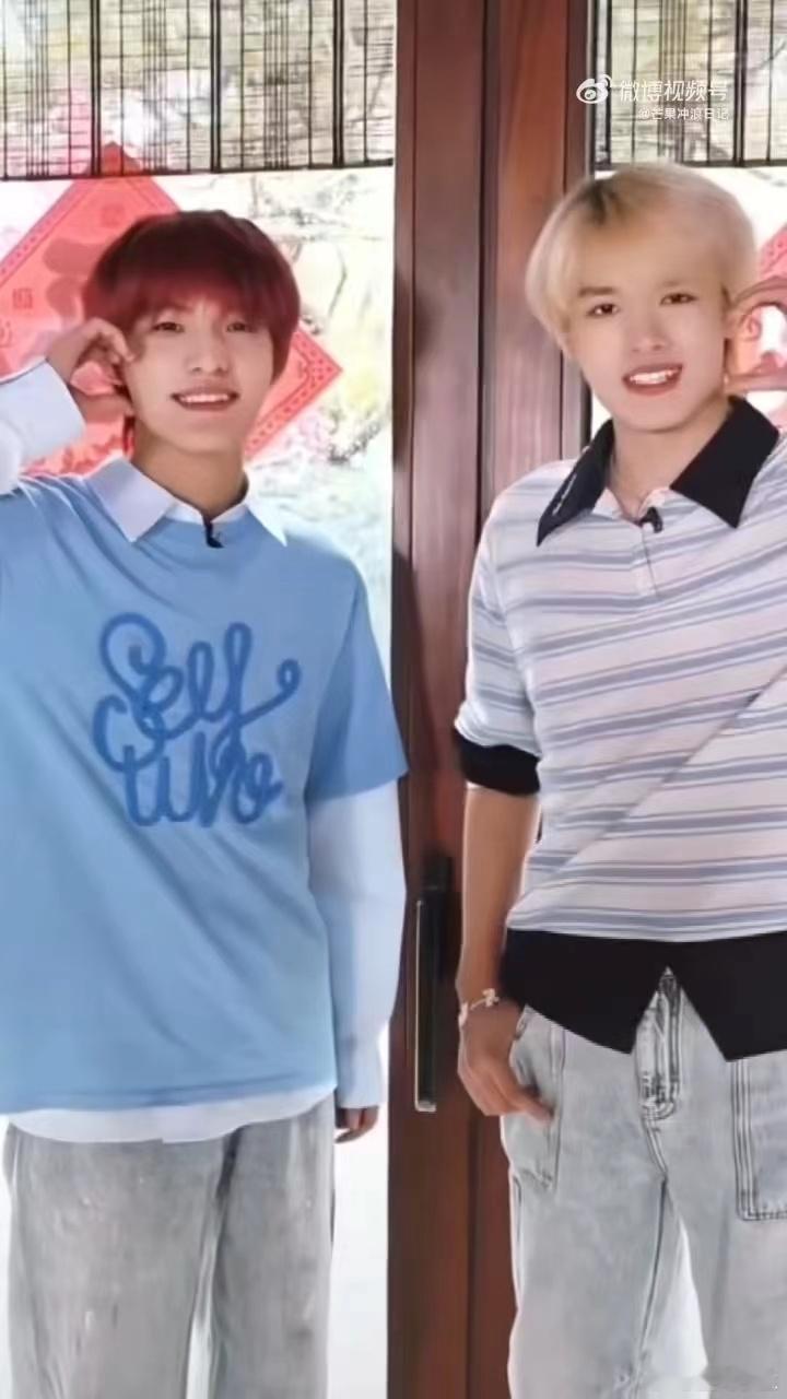 甜到犯规的脸颊比心刚启动就被迫暂停！张泽禹张极的表情从期待变无奈，熊孩子的调皮来