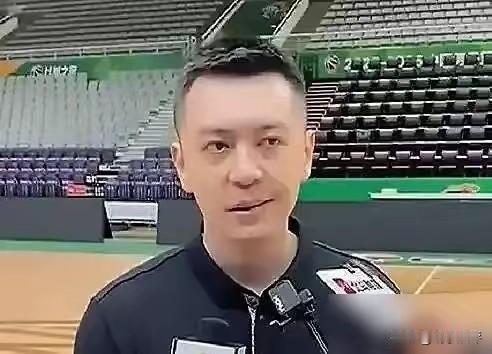 杨鸣去向成迷，至今还没有官宣签约的消息，难道下赛季准备继续休息吗？可惜了执教天赋