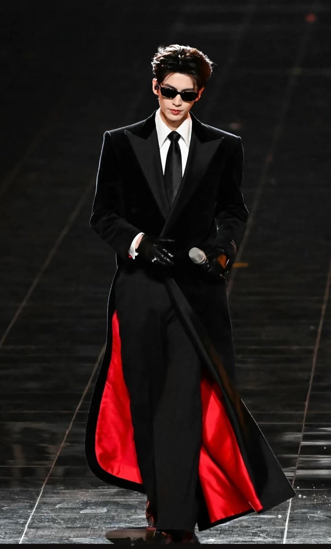 张凌赫空降超话张凌赫就是这么宠小核桃无时无刻都被惦记的感觉太好啦喜欢张凌赫的有福