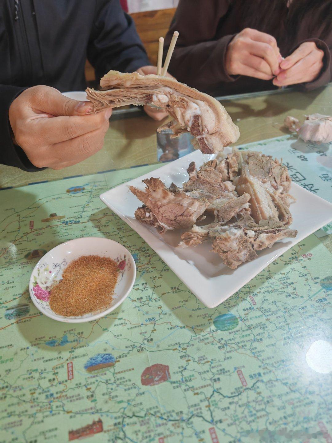 今天一路上都在想，假如我也出生在这个远离大城市的偏远高原或者山区，假如我没有读那