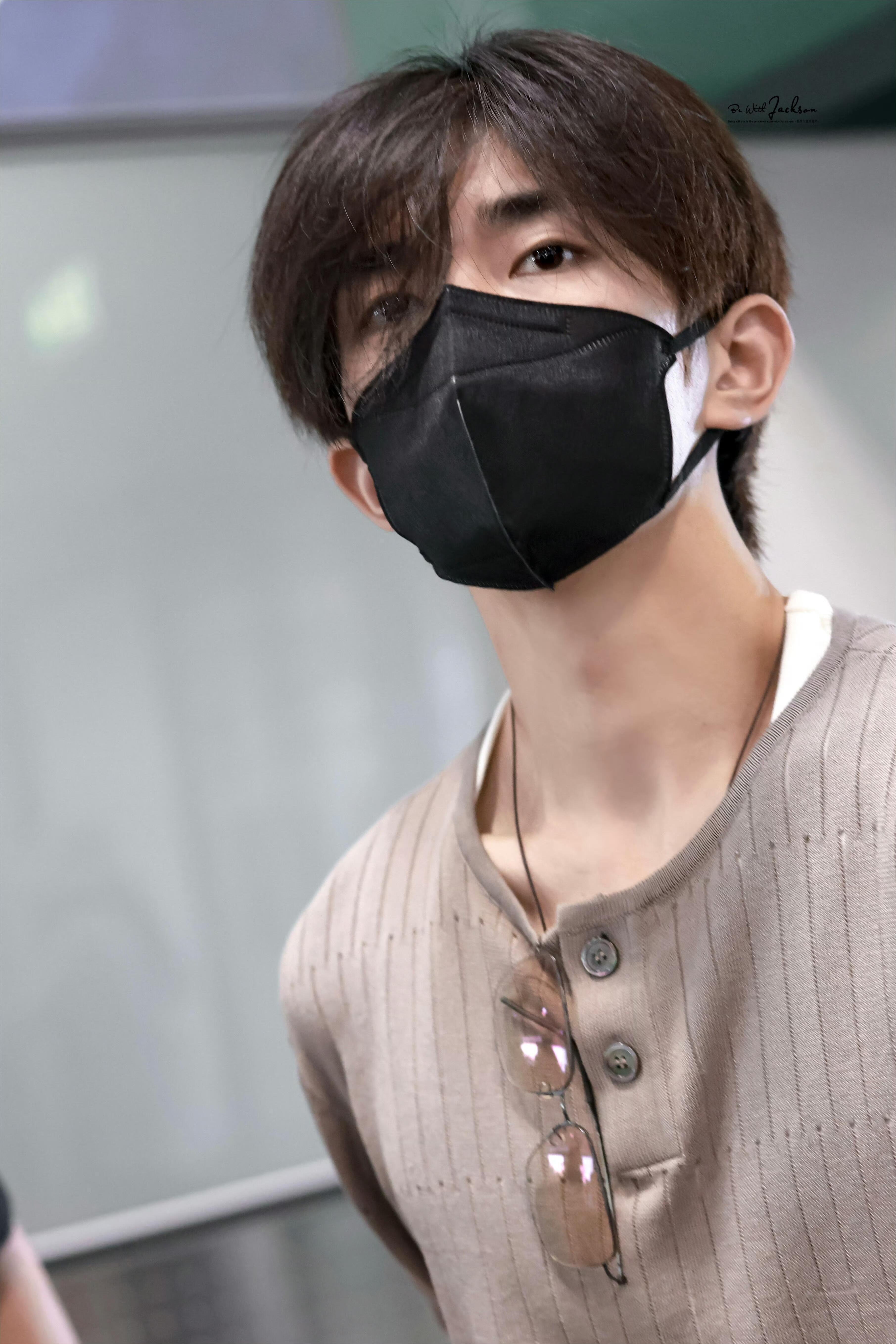 怪不得这会有种说不出来的气质原来是邱默云时期易烊千玺二十五岁培风越远岫