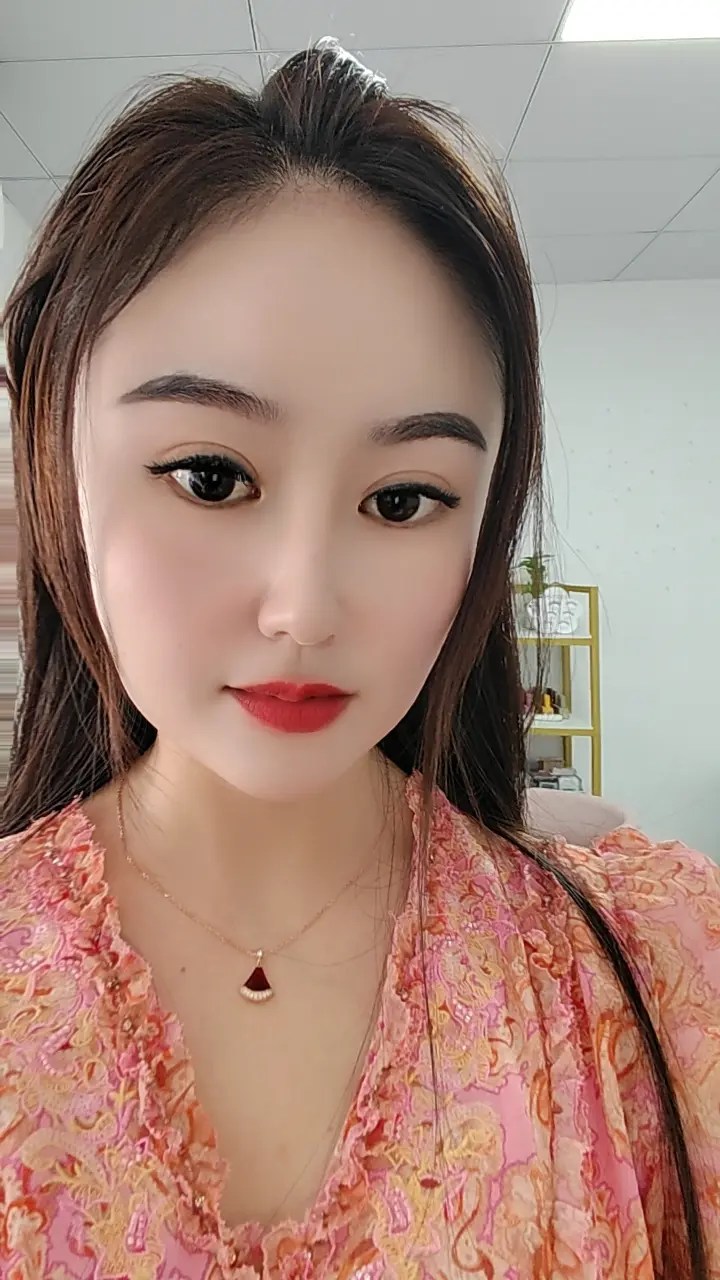 大人当久了，想当一天小孩，成年人也是过了期的小朋友…