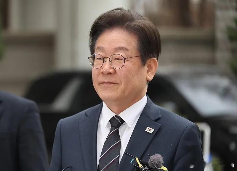 李在明宣布参选韩国总统 韩国共同民主党前党首李在明今天（4月10日）正式宣布参选
