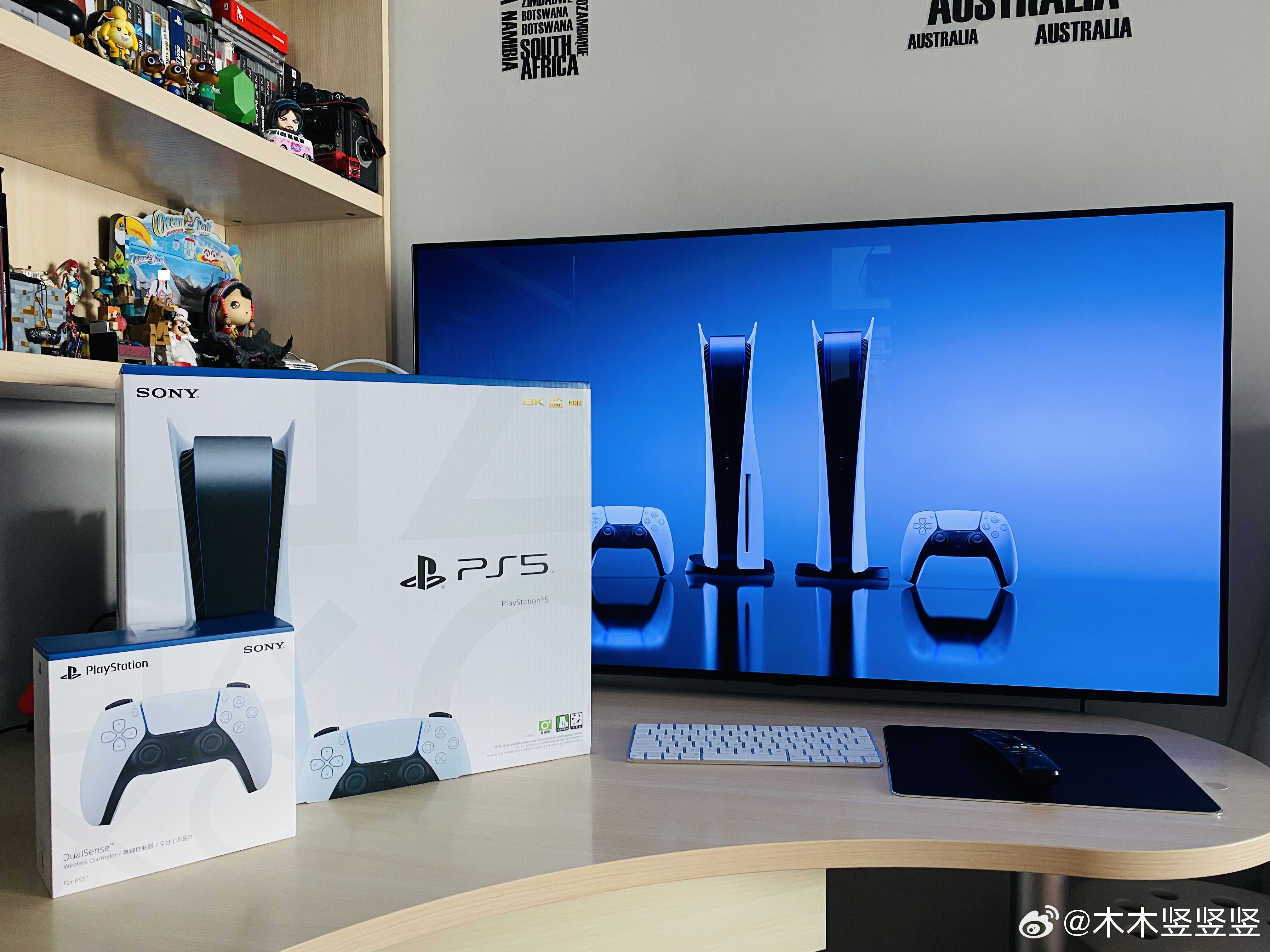 2021年8月我抽中索尼的签，买了一台PS5，那时候主机是3880港币，我额外买