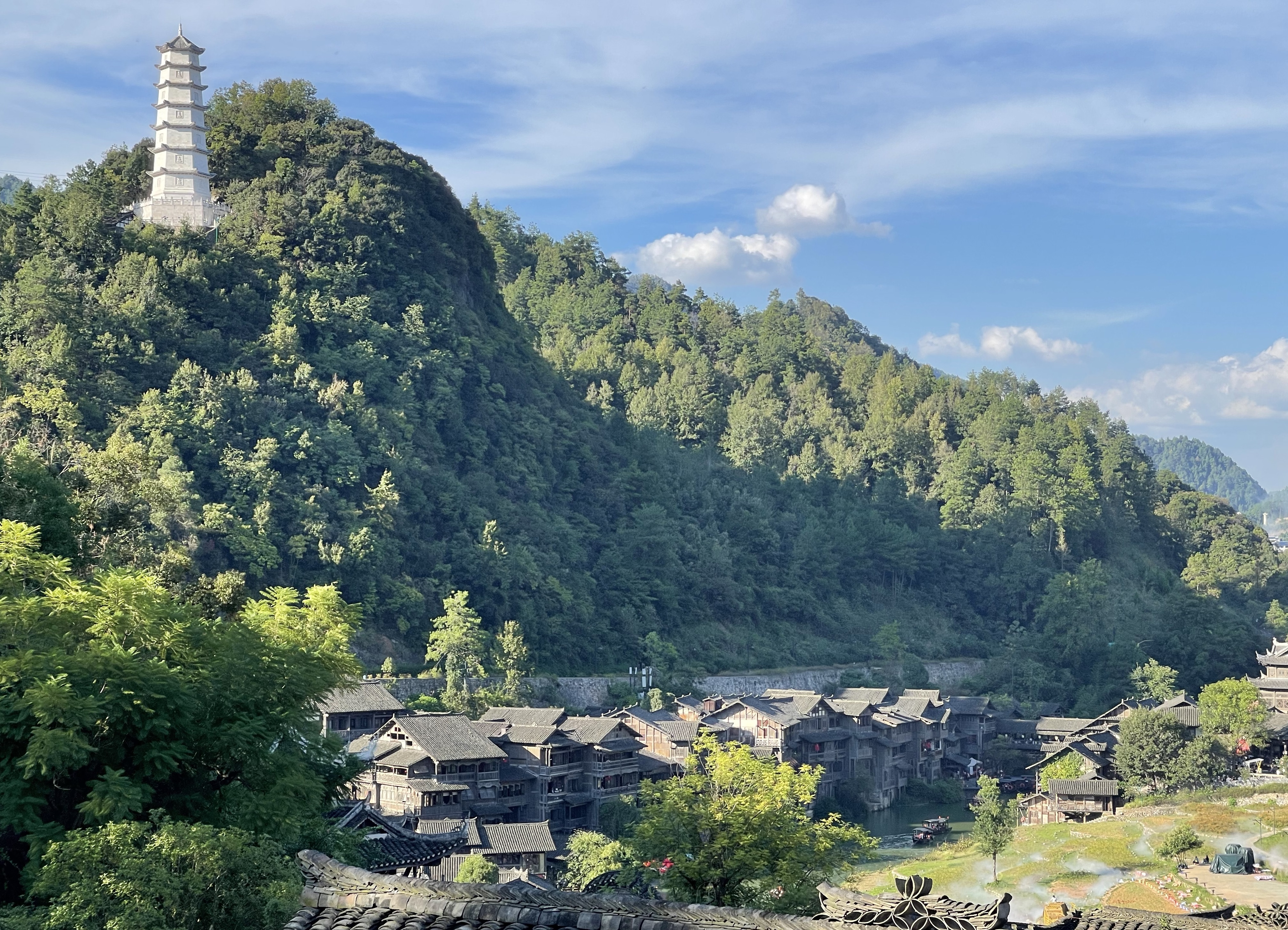 古寨新韵 非遗民俗点亮假日烟火