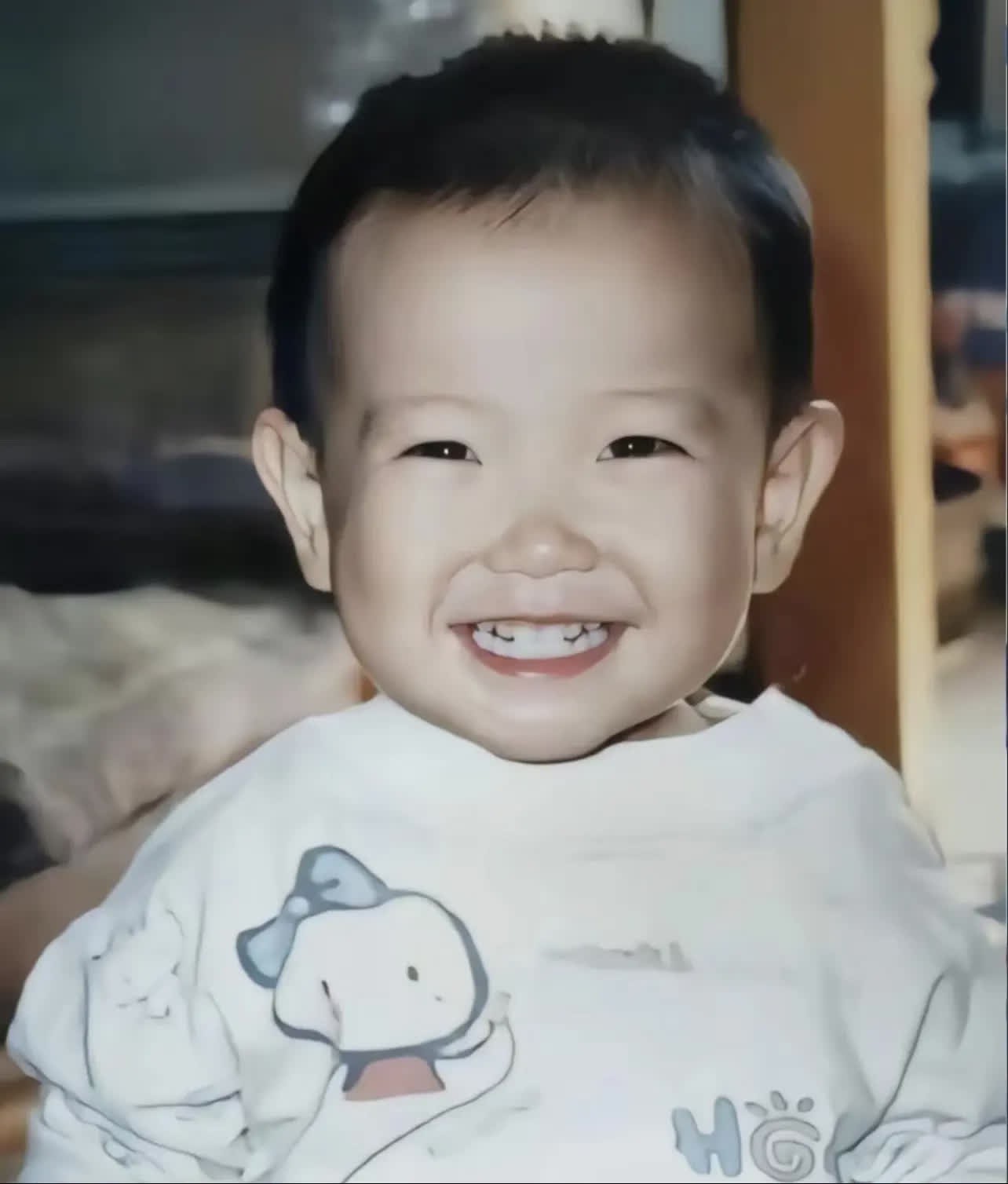 “她从来不是娇养的玫瑰，她是自己灌溉的参天大树” 