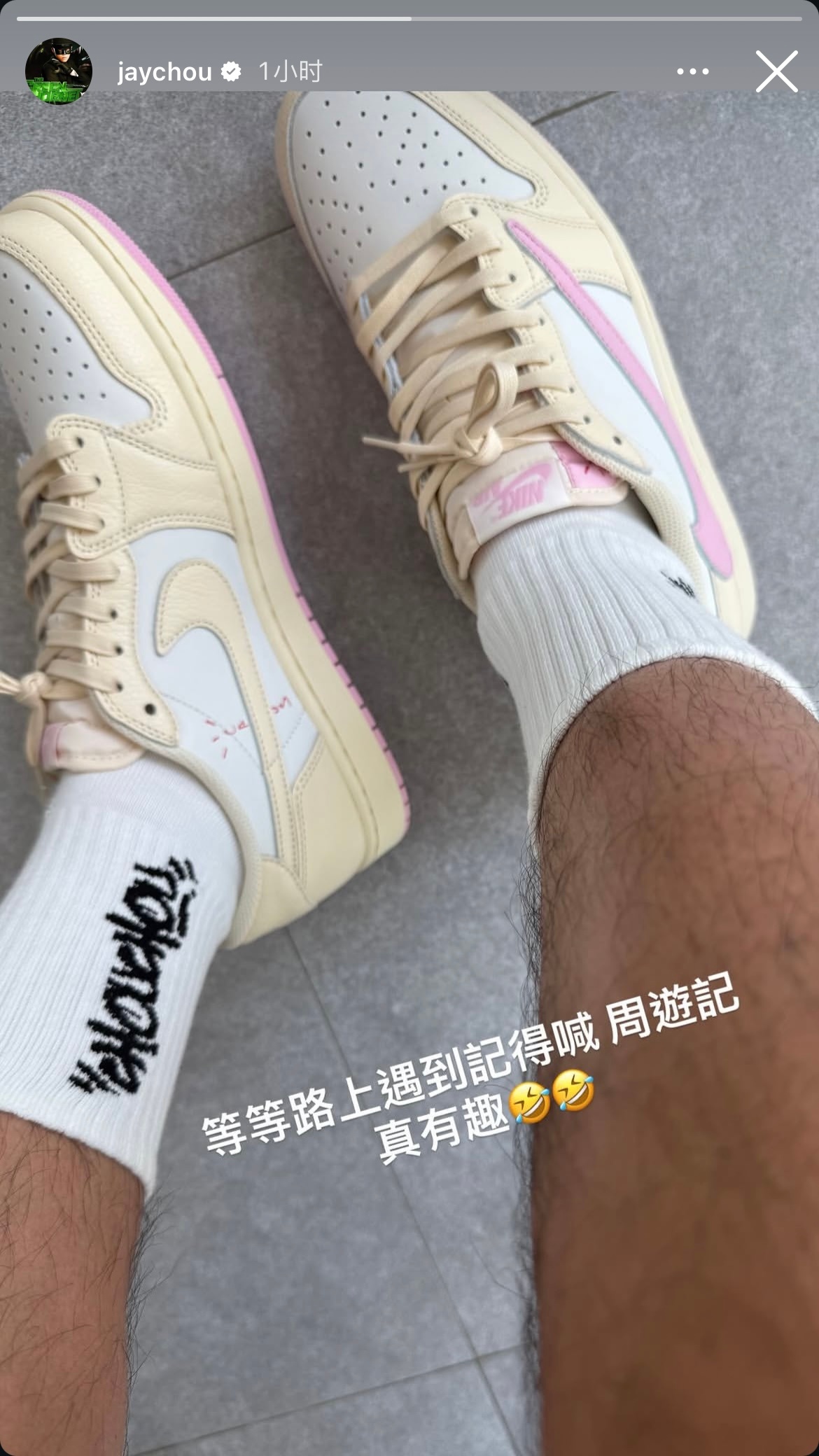 周杰伦更新动态：等等路上遇到記得喊 周遊記真有趣🤣🤣 