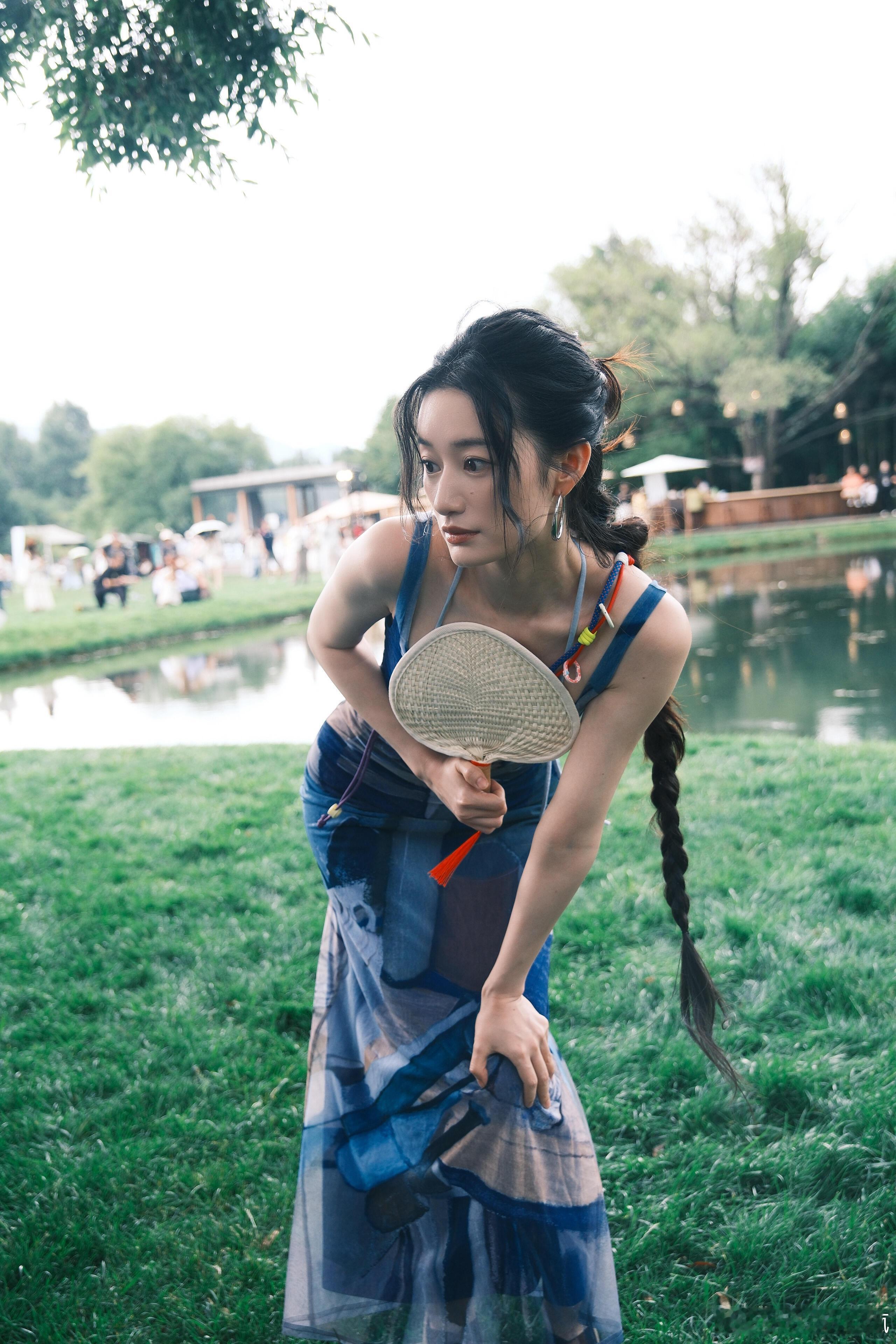 明媚灵动，活力美萌阿郭