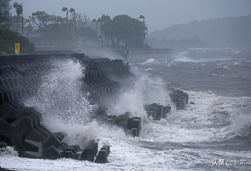 台风白海豚过境，狂风，暴雨，风暴潮三重影响，能引发积水，滑坡，树木倒伏，愿白海豚
