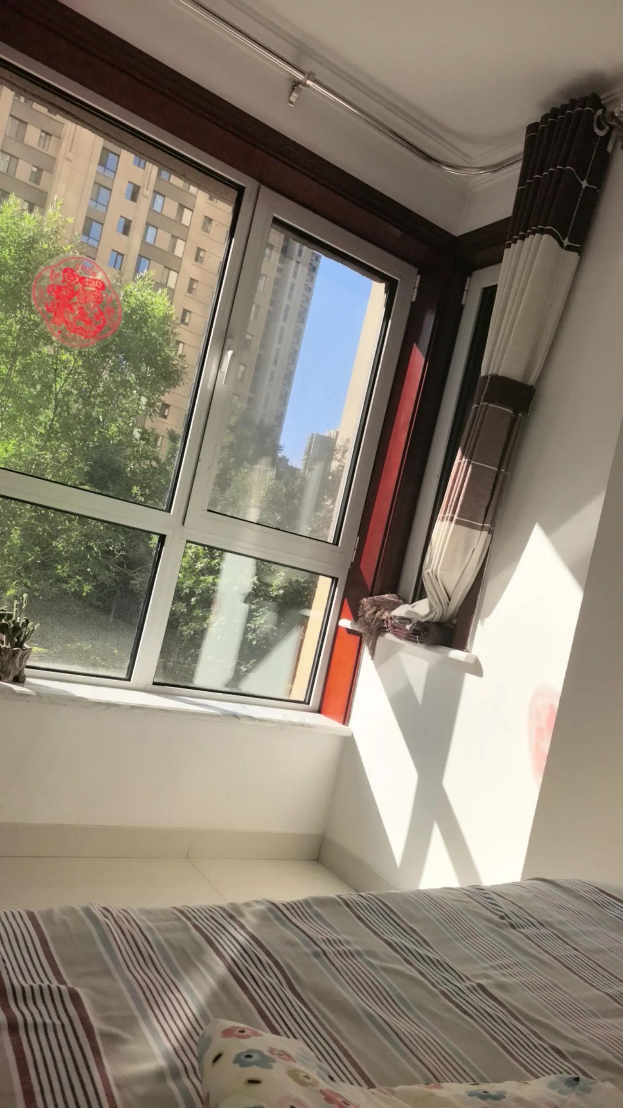 不要为了活着而生活，生活需要努力，生活需要目标。不久前，一位中年人在扶起一位摔倒