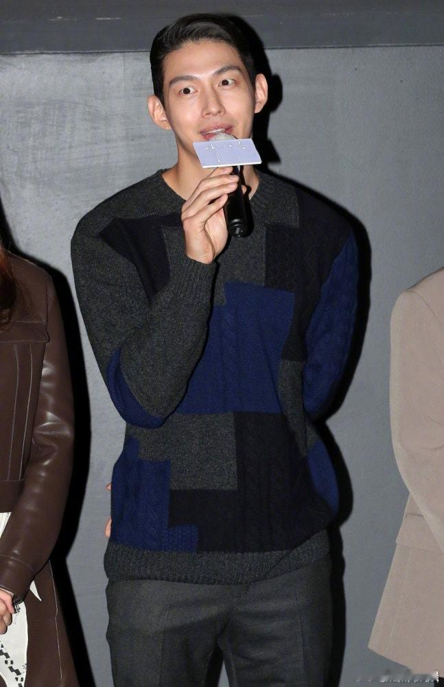 崔正元被判无罪被指控插足的韩国男演员胜诉 据韩媒，26日，前男团UN成员、演员崔