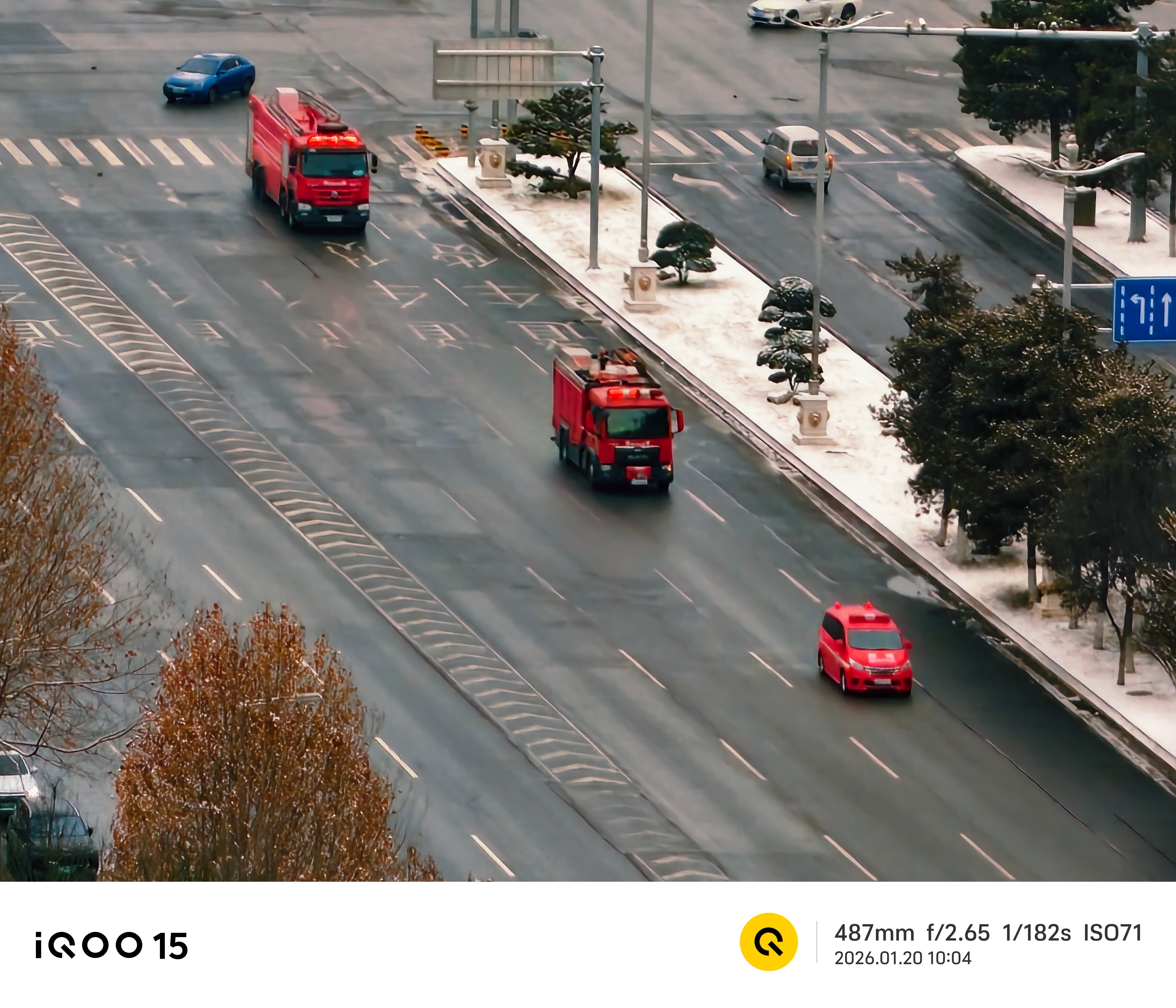 消防车🚒呜呜的 