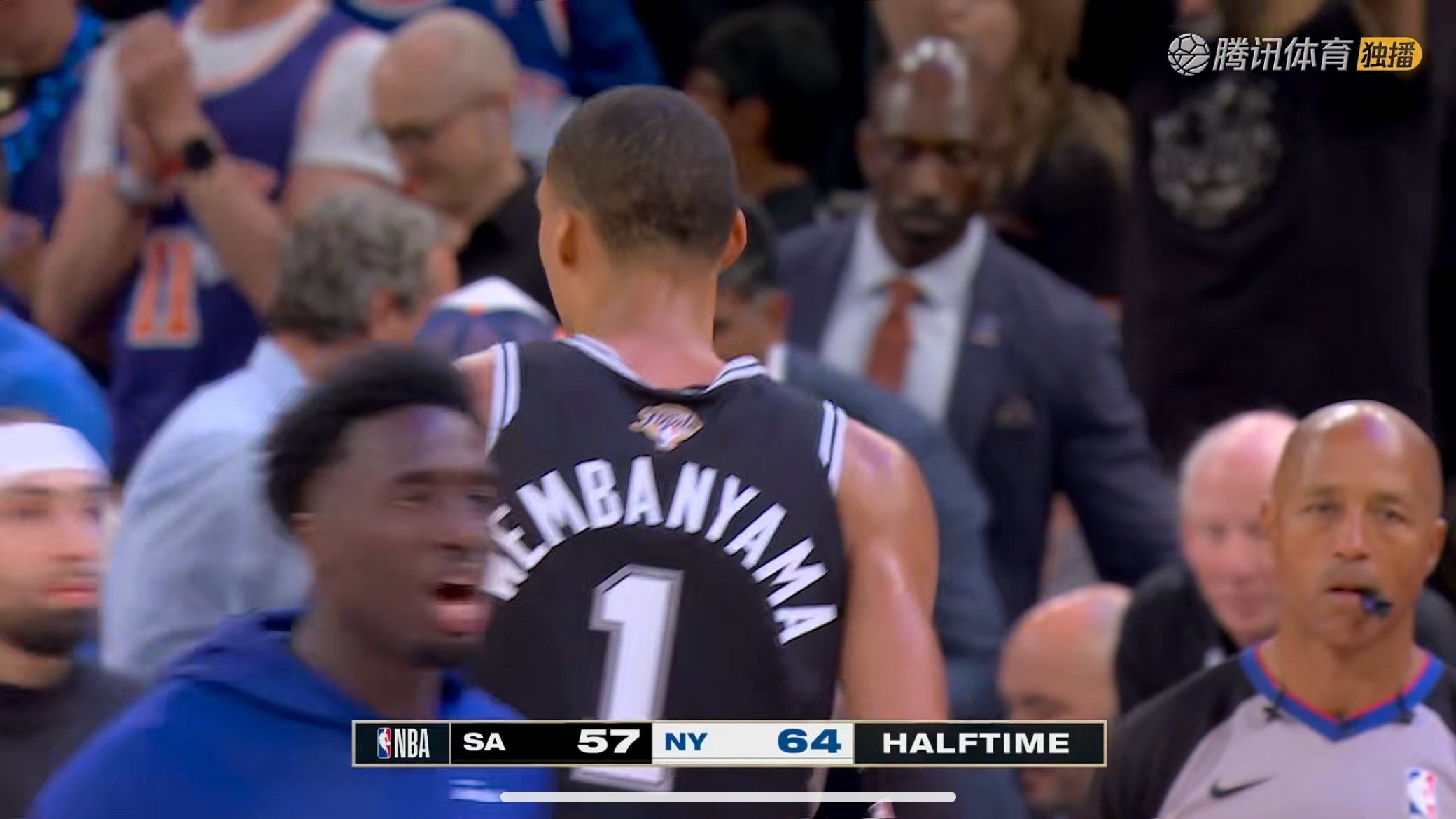 半场马刺落后尼克斯7分！最多时领先12分被反超马刺vs尼克斯nba总决赛