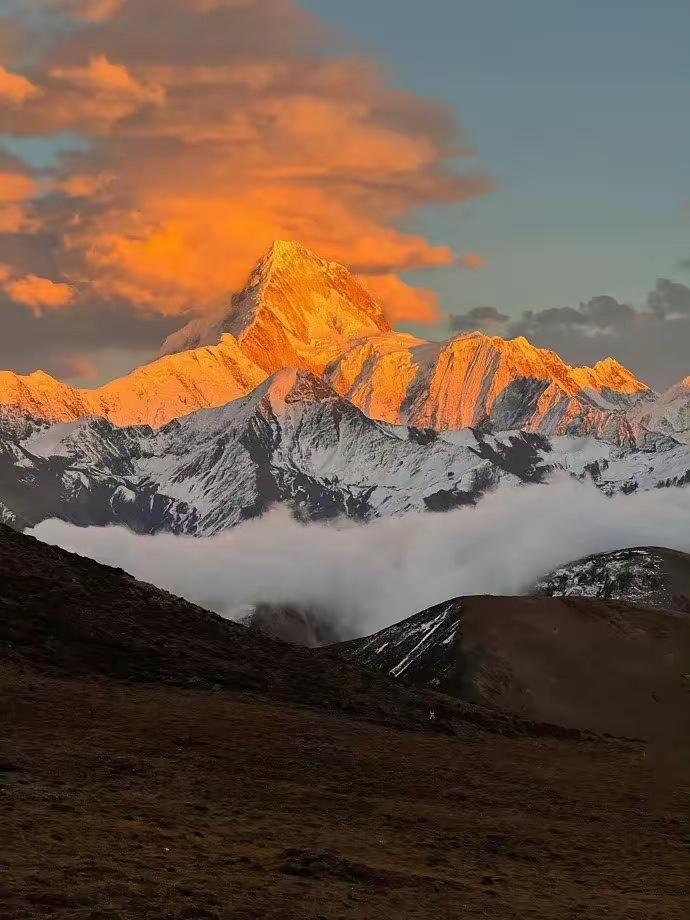 忘记那一年了，和朋友出去旅游，拍的一张绝顶照片