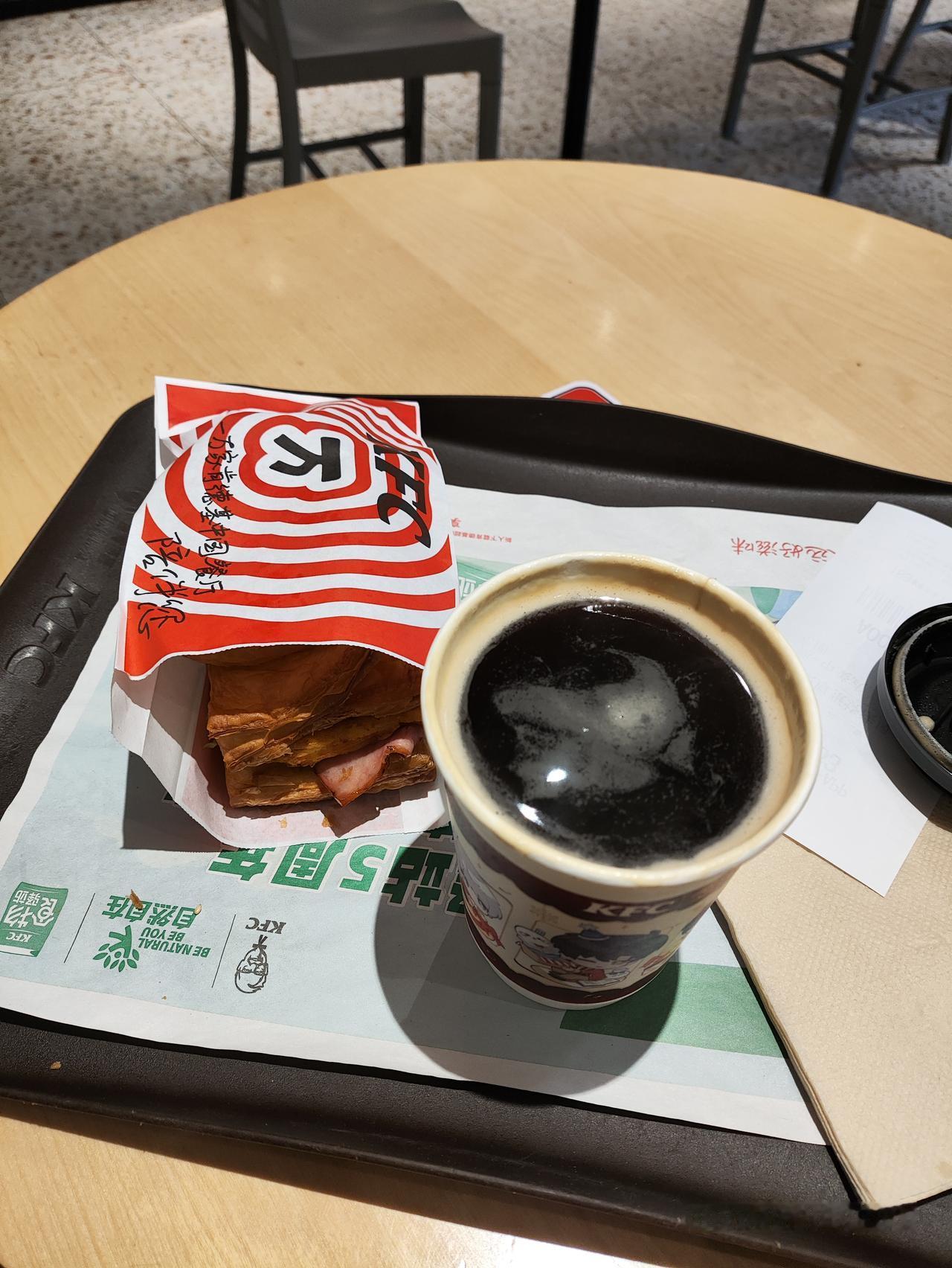 几年前，我因为去佛山工作，很早就出门，到了单位，才去附近的肯得基吃个早餐。那时候