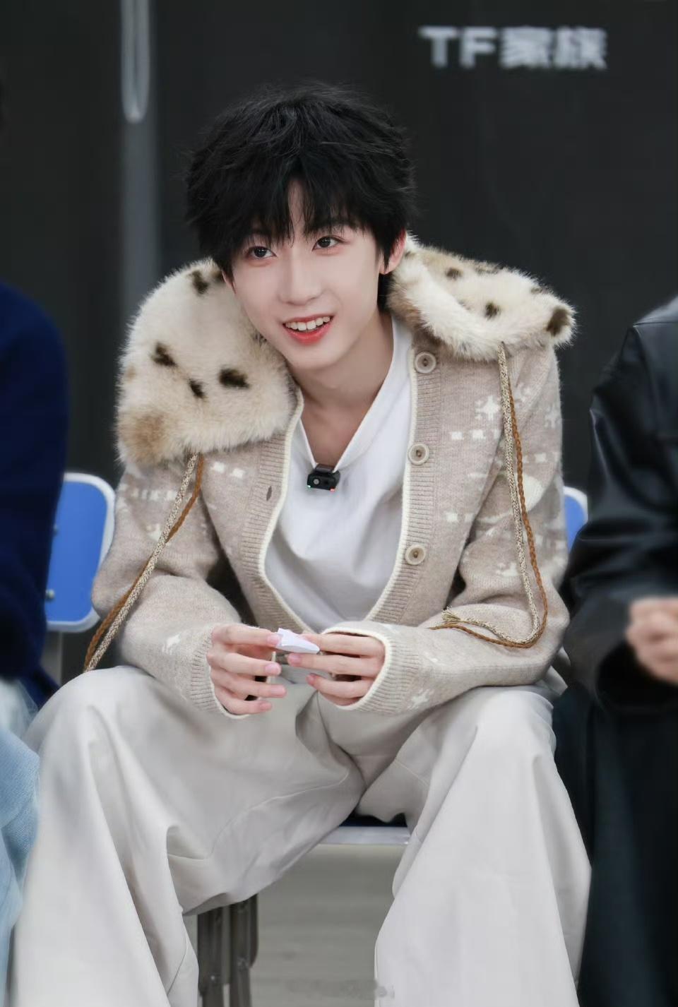 星期五练习生杨博文 📸《奇葩铁人六项》花絮照Part1公开杨博文这组花絮照真的