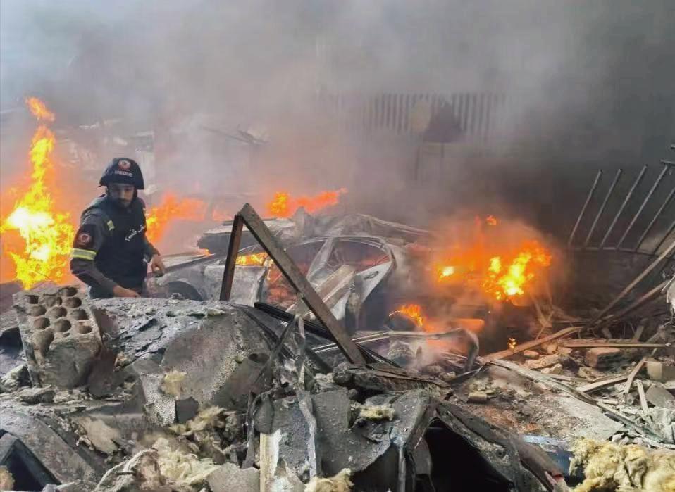 一觉醒来，伊朗再一次关闭海峡！停火又悬了，美以上演变脸名场面

-
谁能想到那份