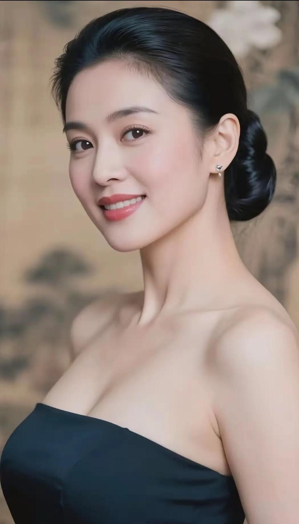 明媚艳丽的民国画风，精致典雅的妆容，美学的巅峰。民国美女颜值 东方氛围感美女 什