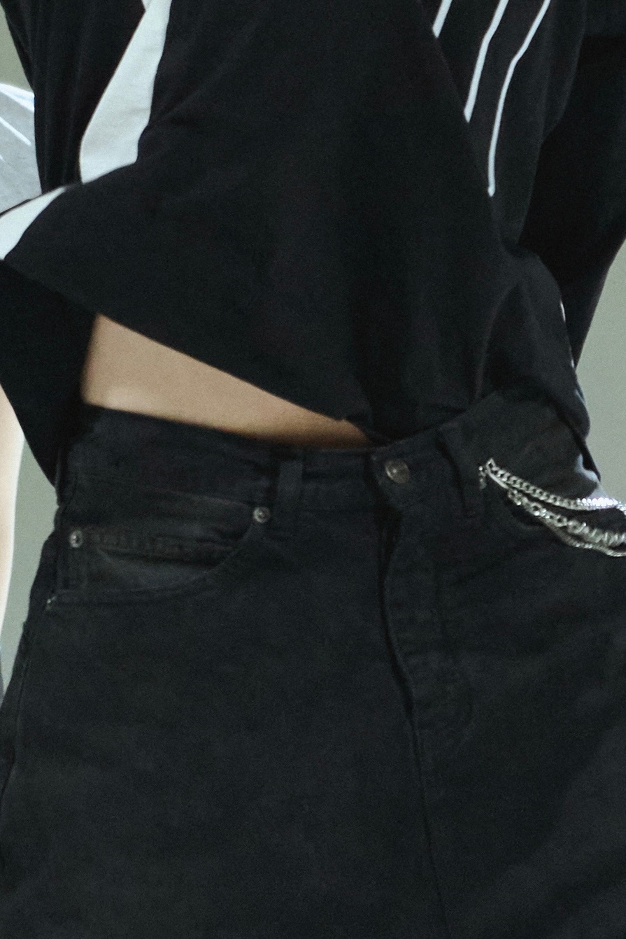 这衣服有什么塞进去的必要，哥哥……越这样越色情好吗……… 