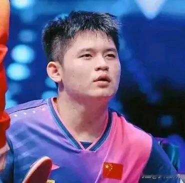 林诗栋输给樊振东，这不是难道没有给国乒提一个醒吗？林诗栋就应该重视以下三件事: