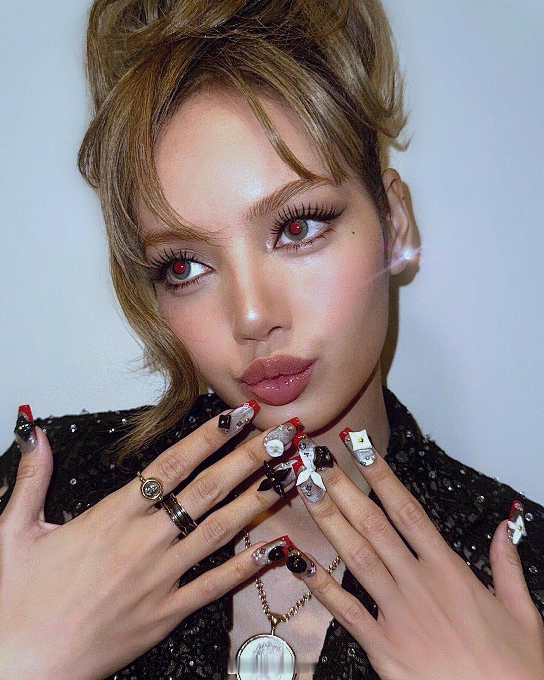 Lisa Met Gala 2025 美甲细节图﻿Lisa ​​​