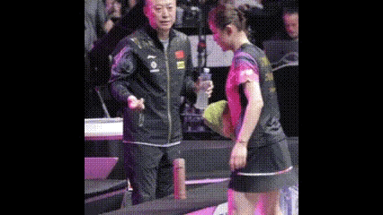 争议！陈梦穿裙子比赛影响发挥，长度太短易走光又不好看，球迷担心：赶紧换了吧！


