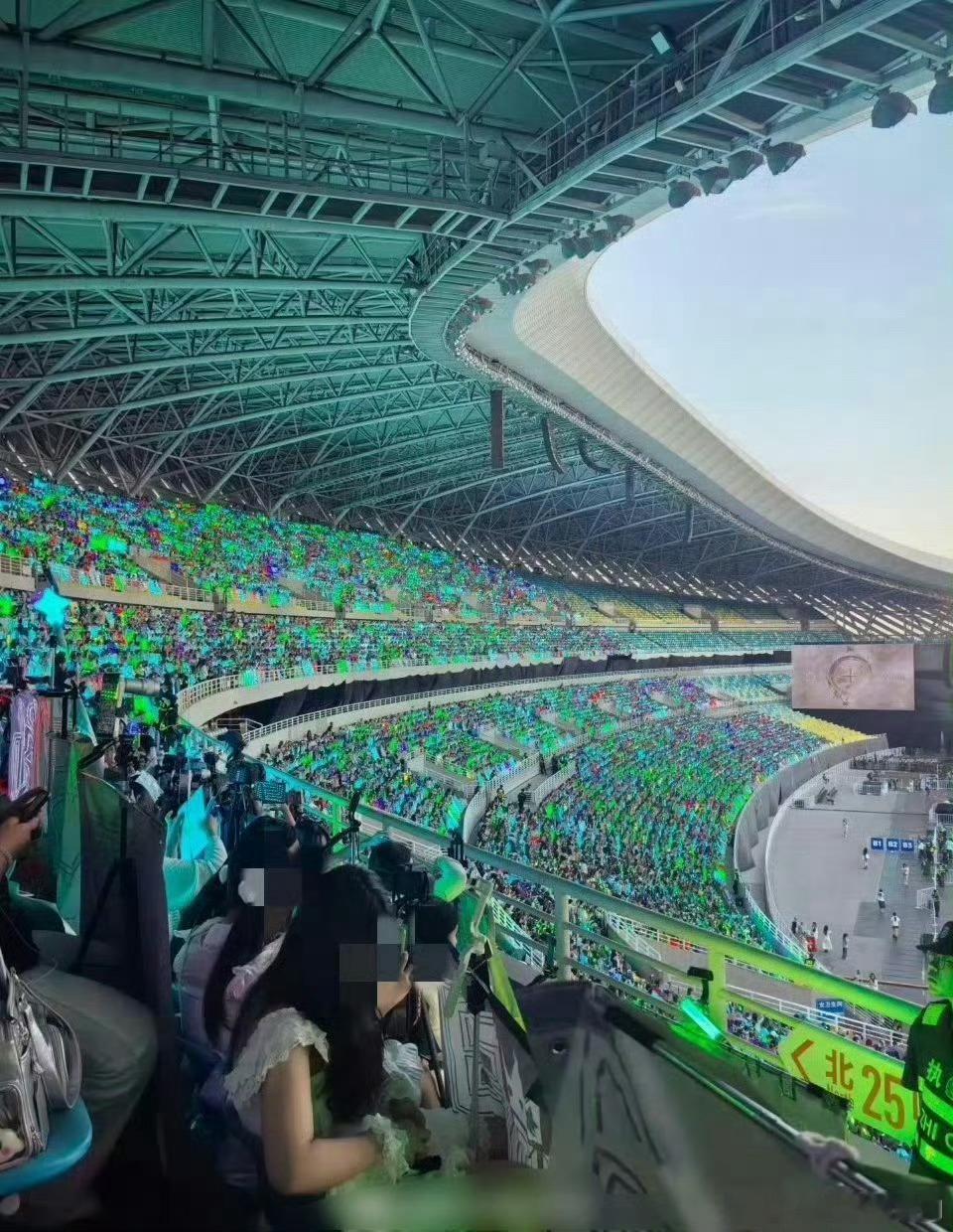 TF四代五公青岛演唱会 王橹杰碧海、张函瑞绿海、陈浚铭红海 